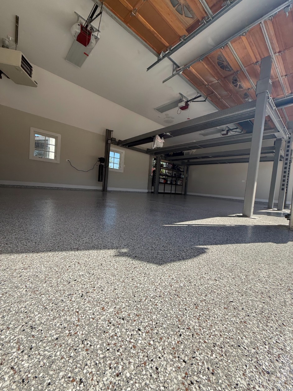 Full-flake residential garage floor with vehicle lift
